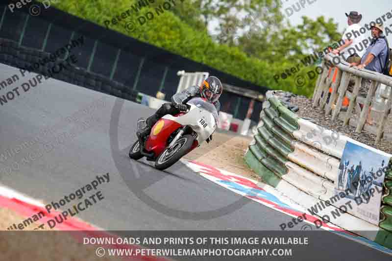 Vintage motorcycle club;eventdigitalimages;mallory park;mallory park trackday photographs;no limits trackdays;peter wileman photography;trackday digital images;trackday photos;vmcc festival 1000 bikes photographs